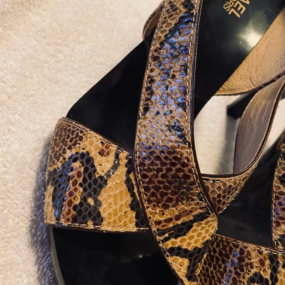 Brand New Heels By MICHAEL KORS - Size 8.5 M - Heel Height 4 Inches - box 12 - Picture 2 of 9